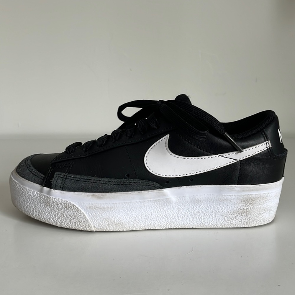 Nike Black and White Women's Sneakers
